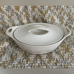 Corning Ware Creations 2 QT. - 1.9L Beige Oval Stoneware Casserole Dish w/ Lid